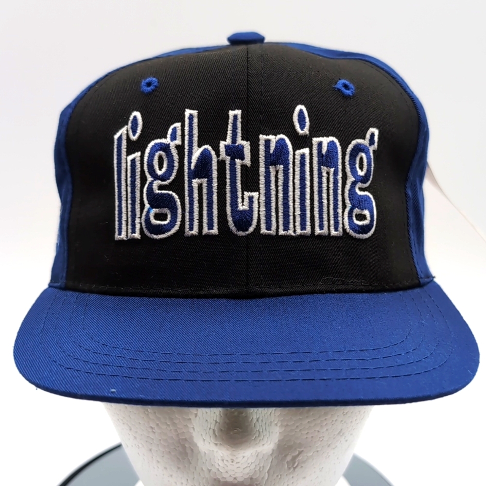 CCM| NWT Vintage NHL Tampa Bay Lightning Black Sports Cap Snap Back Green Brim